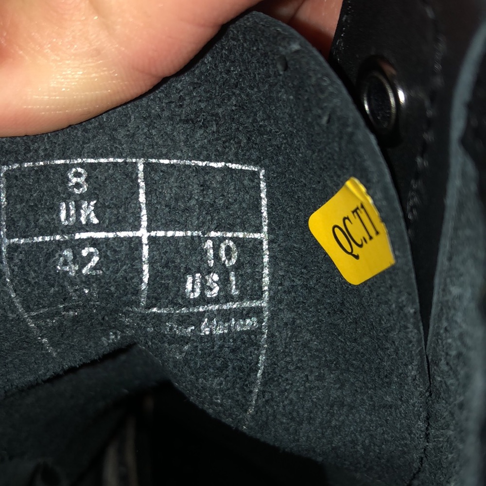 Women’s Black Doc Martens Lace-up Boots - Picture 10 of 10